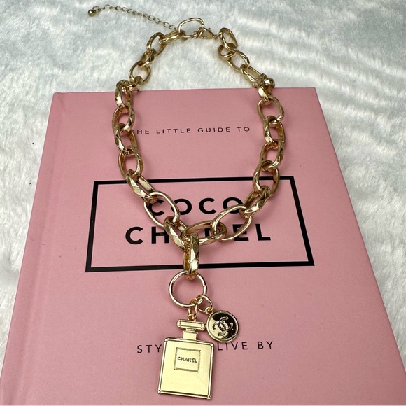 CHANEL charm from the novelty beauty line. Free chain included. - Picture 2 of 2
